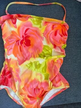 Women’s Vintage Floral One-Piece Swimsuits (4) M/L